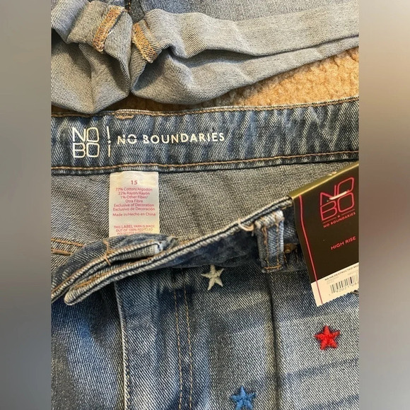 No boundaries women’s juniors shorts bundle - Picture 4 of 4